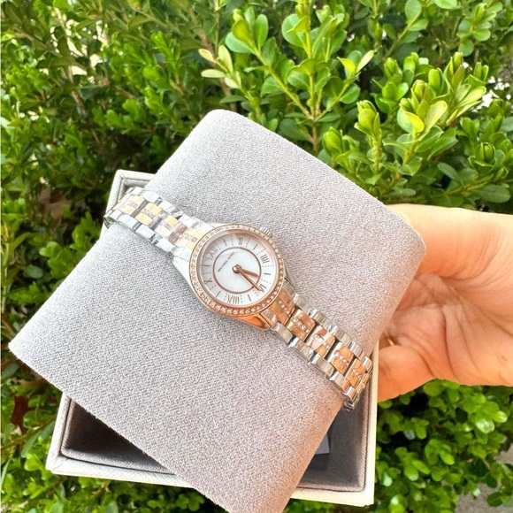 MICHAEL KORS MK4486 Lauryn Analog Watch for Women - Picture 3 of 5